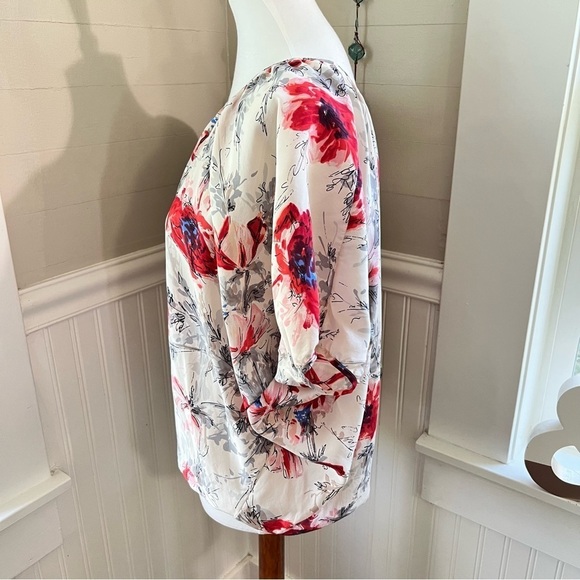 Cabi Blouse 100% Silk #399 Gray Red Poppy Floral Flower Fairy Top Oversized - Picture 4 of 12
